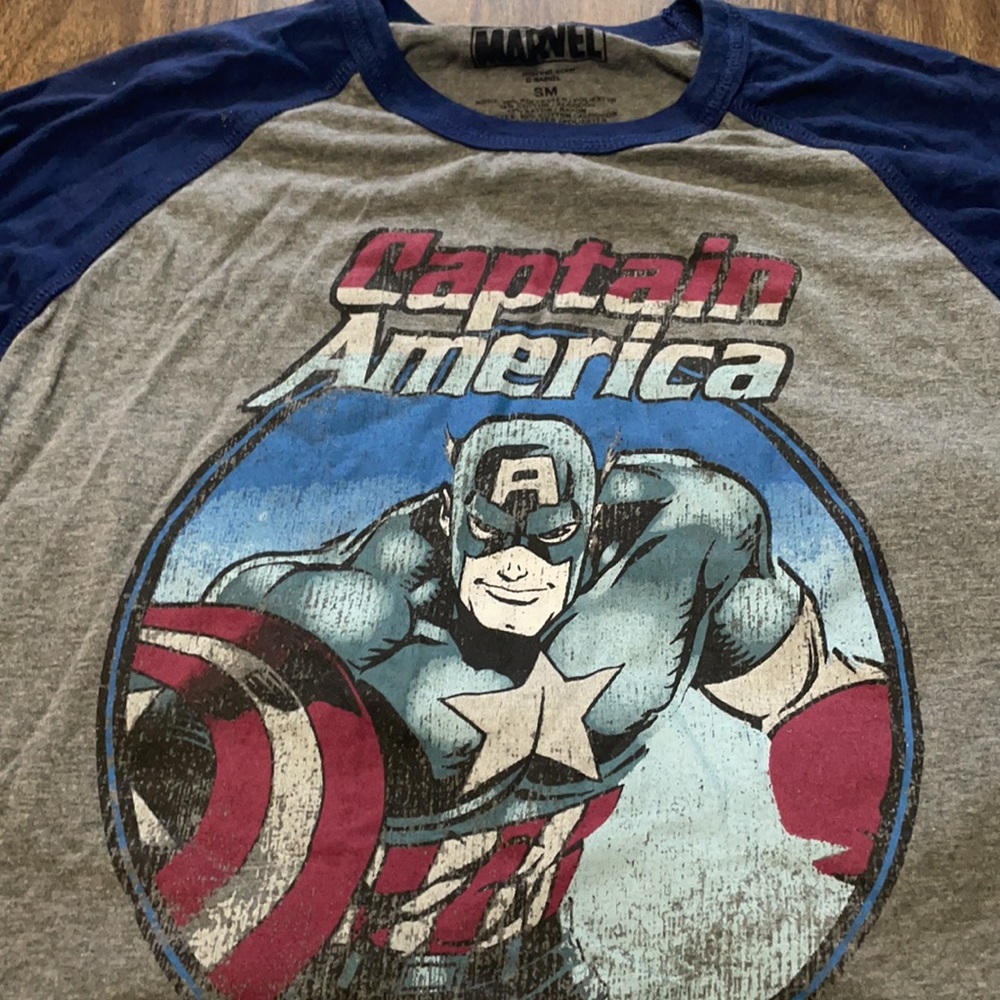 Marvel men's small captain America shirt